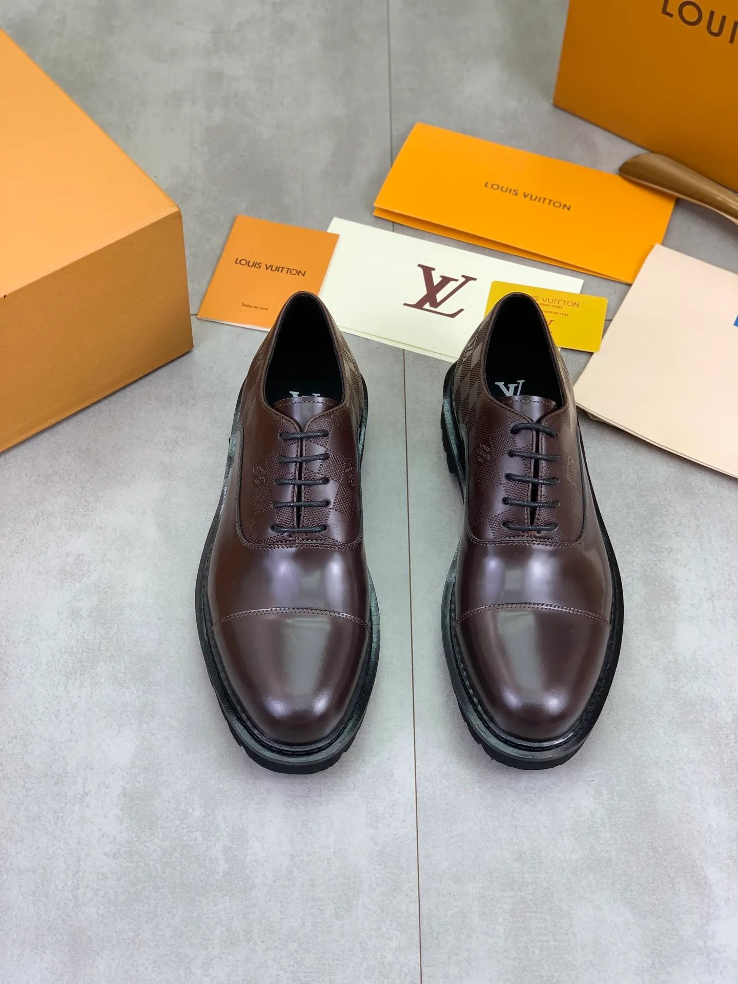Factory price P820 💎💎💎Top version LOUIS VUITTON [Louis Vuitton] - LV men's business casual leather shoes, luxurious and noble 👞All imported original cowhide, just to create a more comfortable wearing experience, upper: original high-end calfskin➕Imported soft cowhide lining, original lightweight foam outsole✔️Color: 3️⃣colors available Size: 39-44 (38.45 46 can be customized (non-returnable)